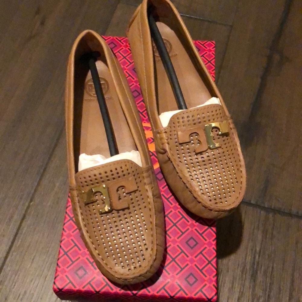 Tory Burch 7.5 Culver Perforated Driver Royal Tan